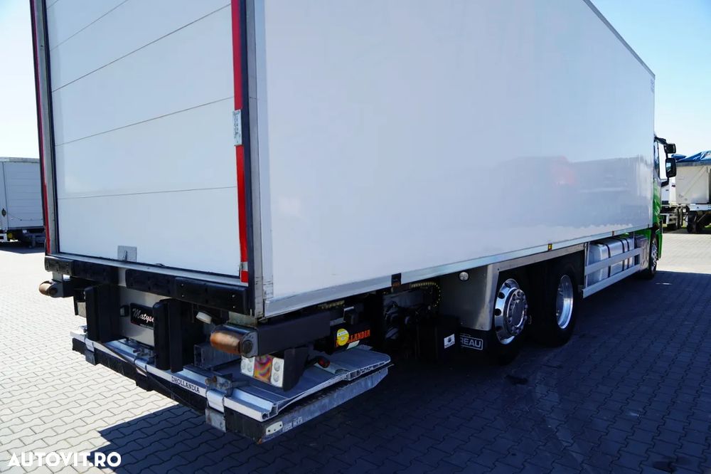 Renault T 430 / 6x2 / REFRIGERAT -9 M / UNITATE CARRIER SUPRA 1250 / platformă elevatoare / oblon rulant / punte de ridicare / direcție - 14