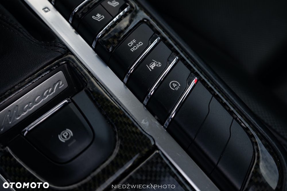 Porsche Macan - 24