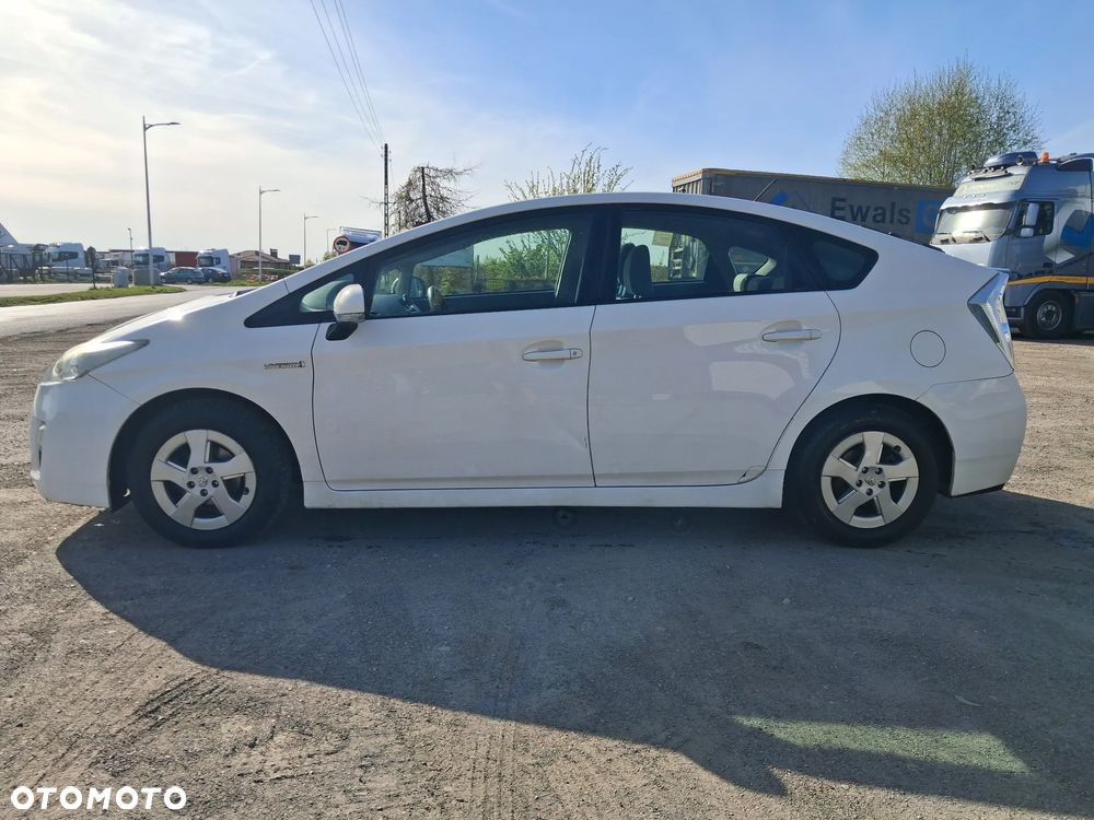 Toyota Prius 1.8 HSD Luna - 11