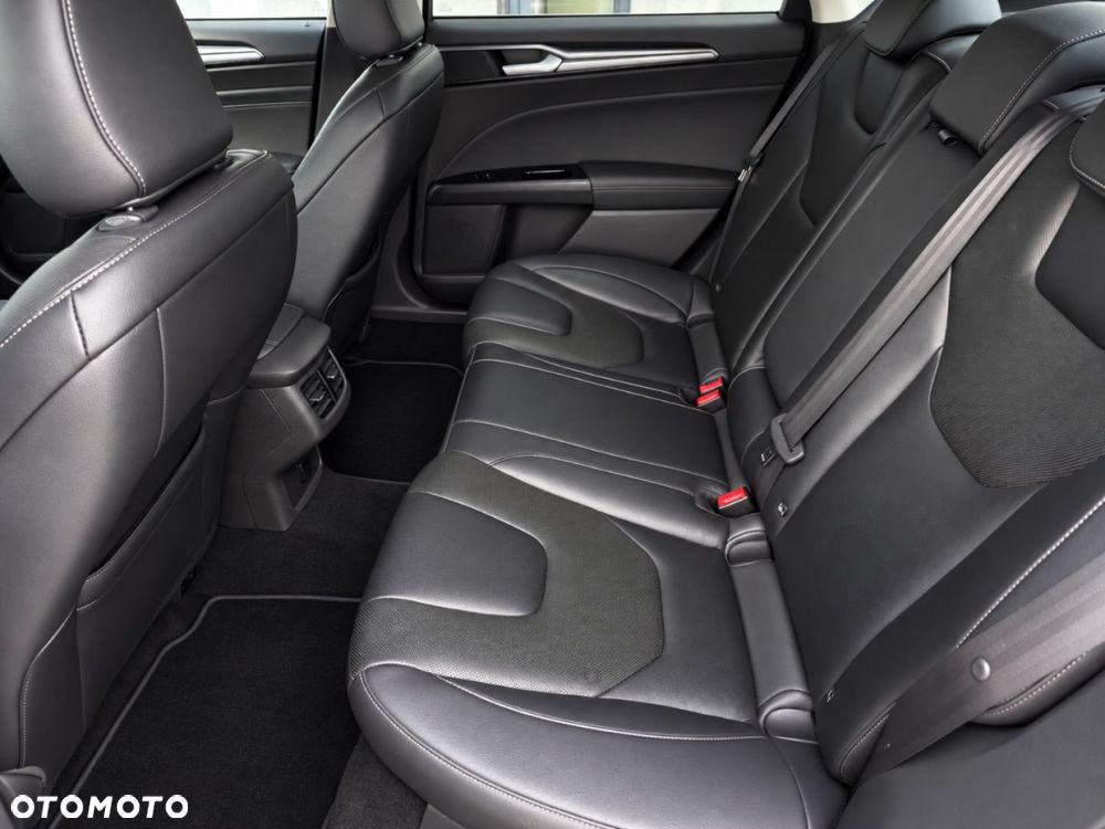 Ford Mondeo - 32