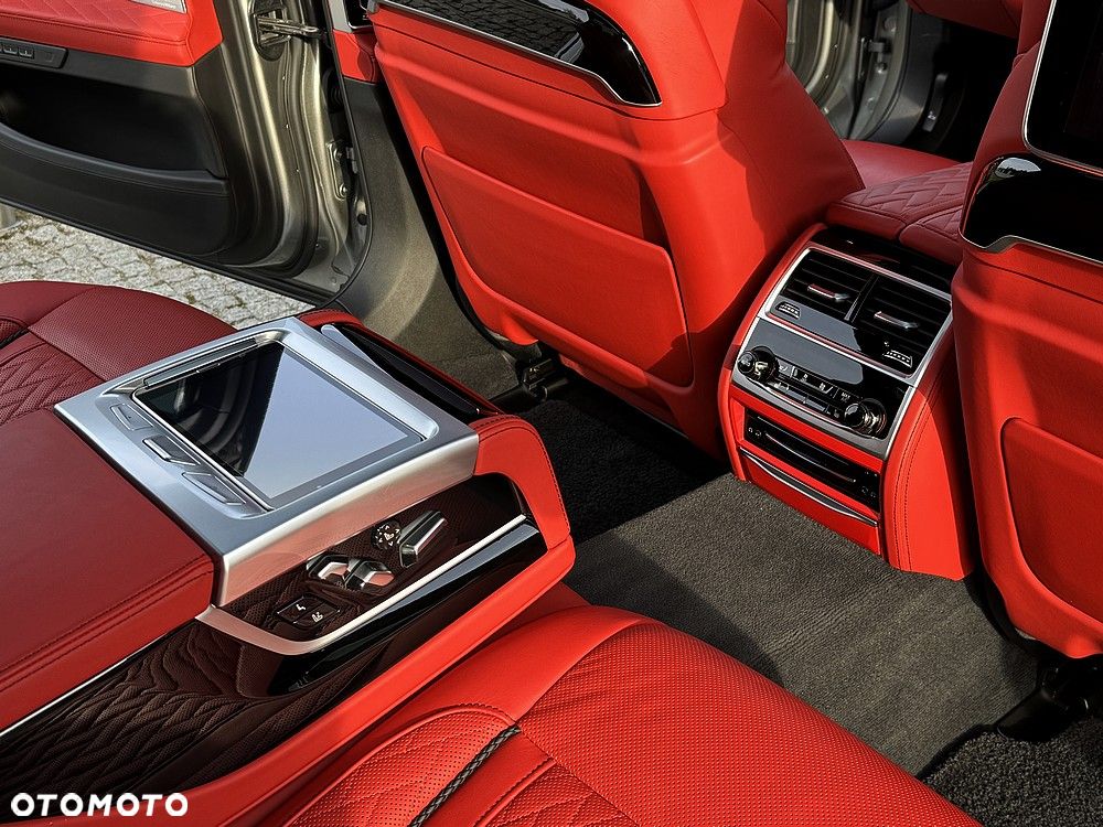 BMW Seria 7 750Ld xDrive sport - 19