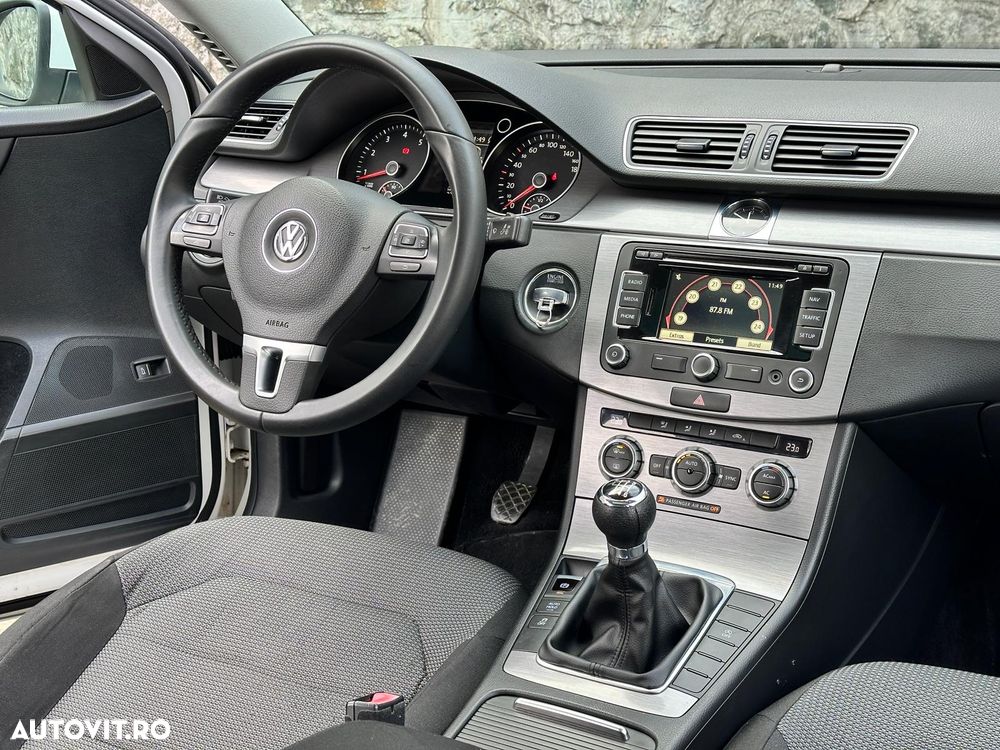 Volkswagen Passat - 16