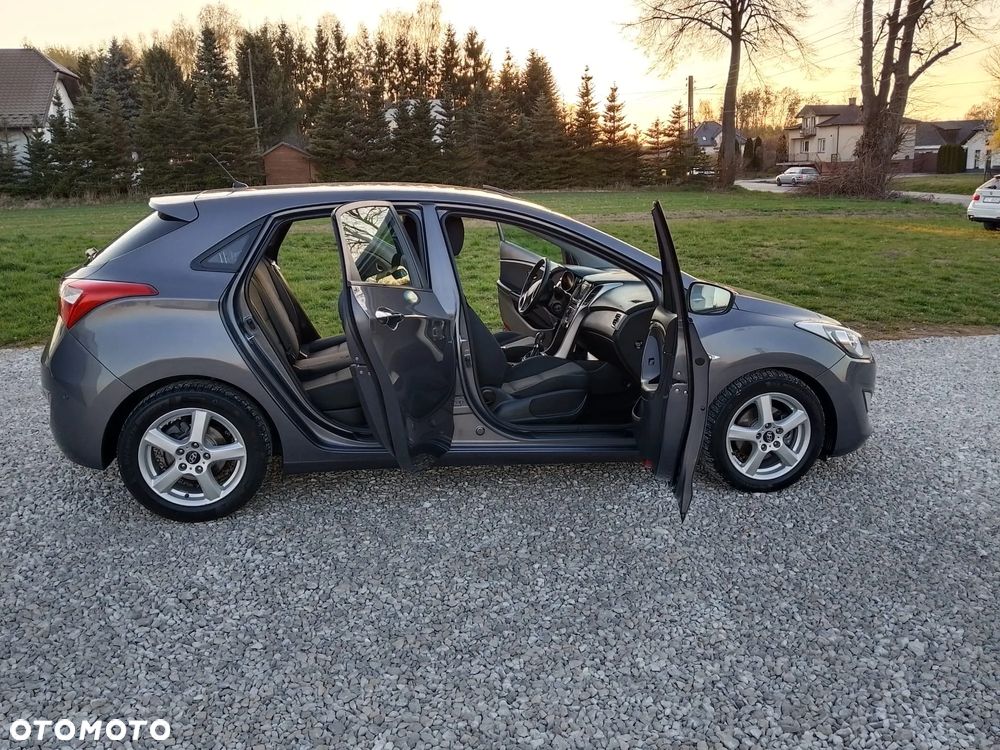 Hyundai i30 blue 1.4 Classic Navigation - 24