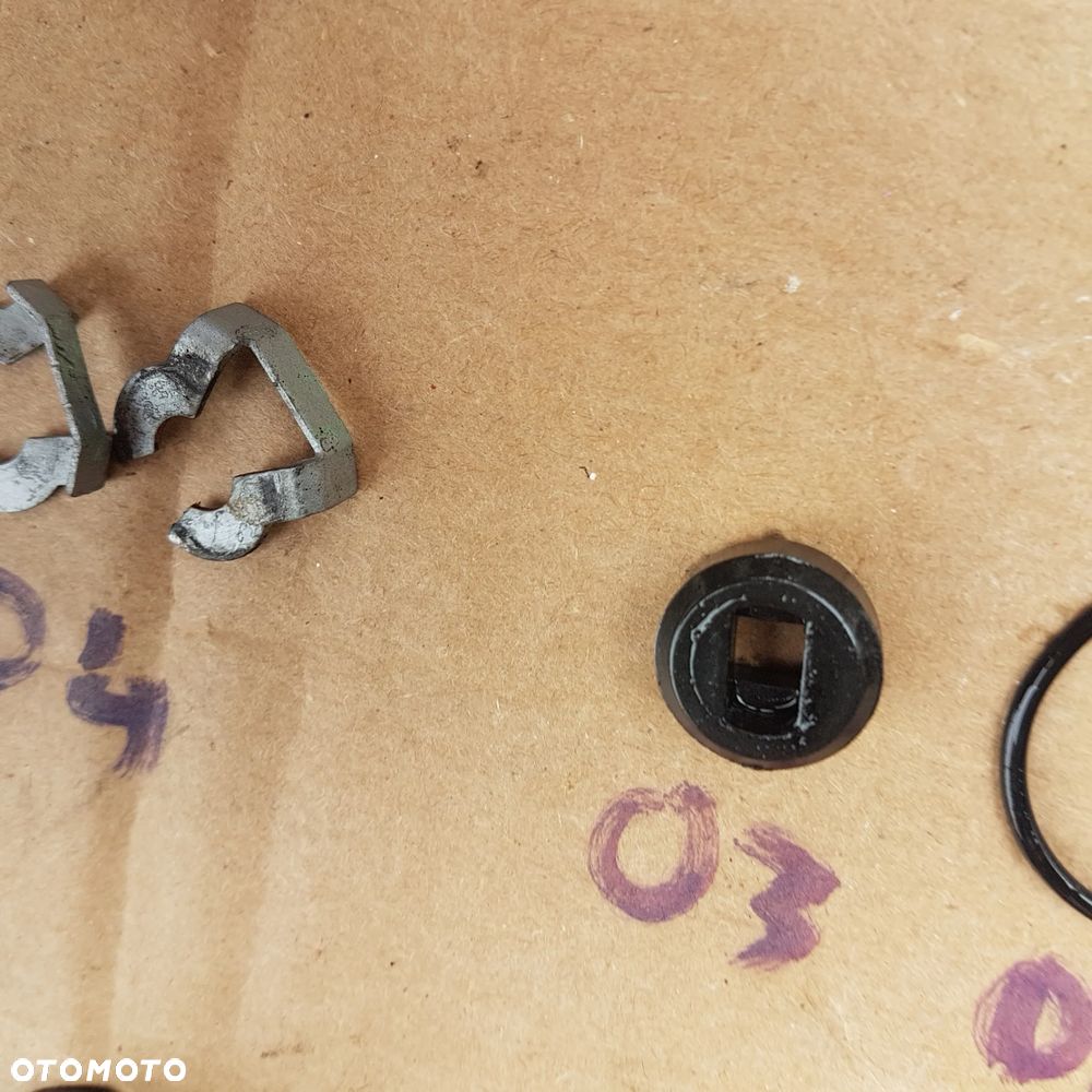 uszczelka napęd pompy oleju duallogic selespeed skrzynia automat lub robot przystawka korpus skrzynia automatyczna automat robot automatic fiat alfa mito bravo II 500 500l 500x tipo grande punto evo doblo Qubo fiorino panda ford ka lancia musa idea ypsilon 1.2 1.4 1.3 900 twinair - 17