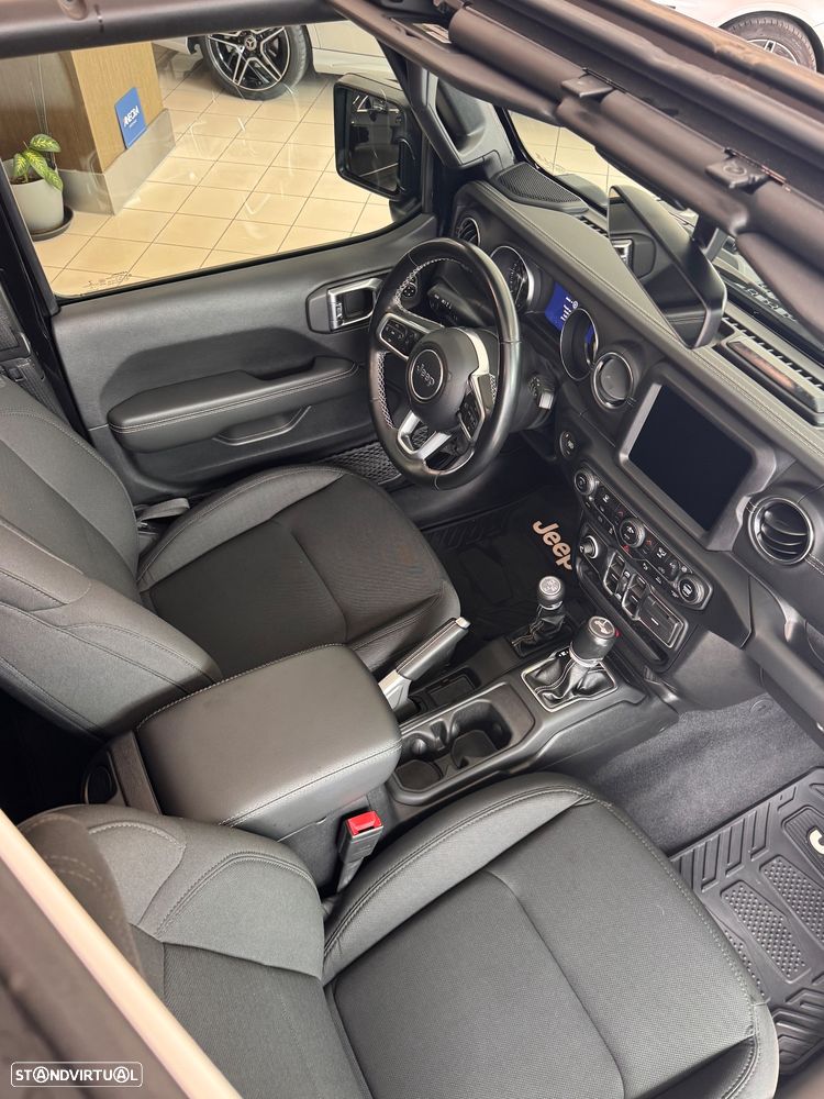 Jeep Wrangler - 10