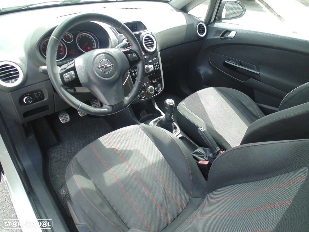 Opel Corsa 1.2 Black Edition 129g - 19