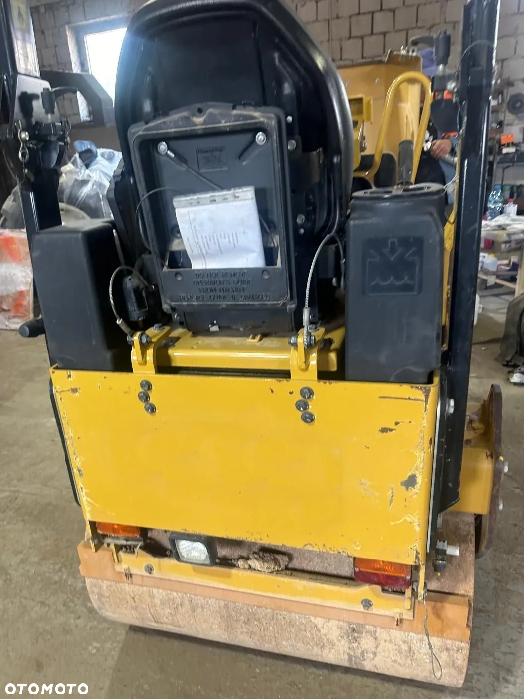 Caterpillar Walec Wibracyjny do Asfaltu CAT Caterpillar CB1.8 - 8