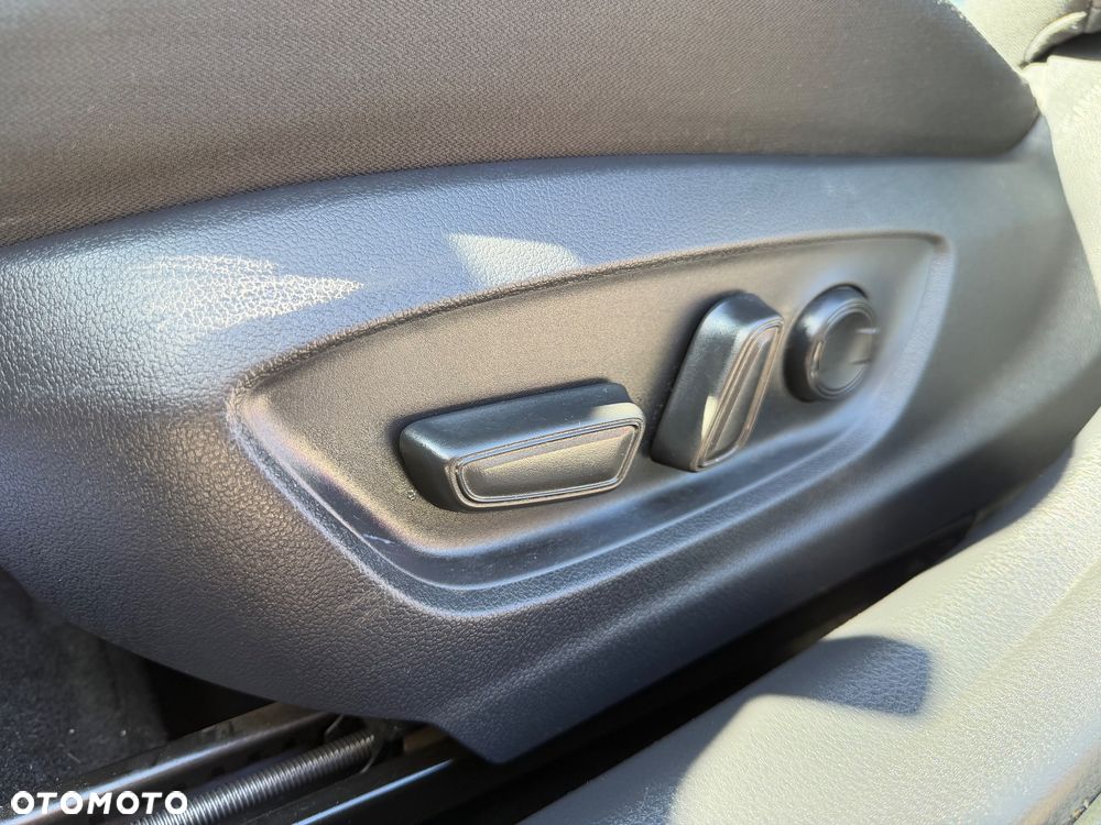 Toyota Camry 2.5 Hybrid Comfort CVT - 19