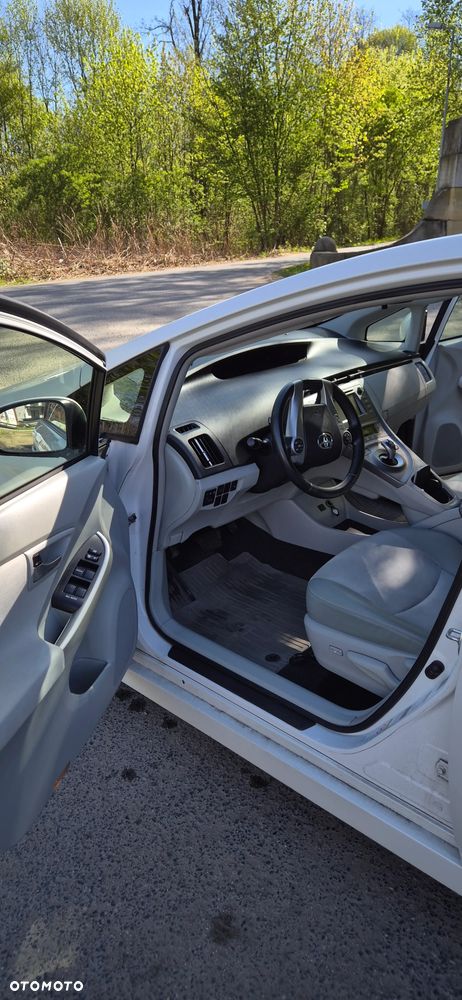 Toyota Prius 1.8 HSD Premium - 6