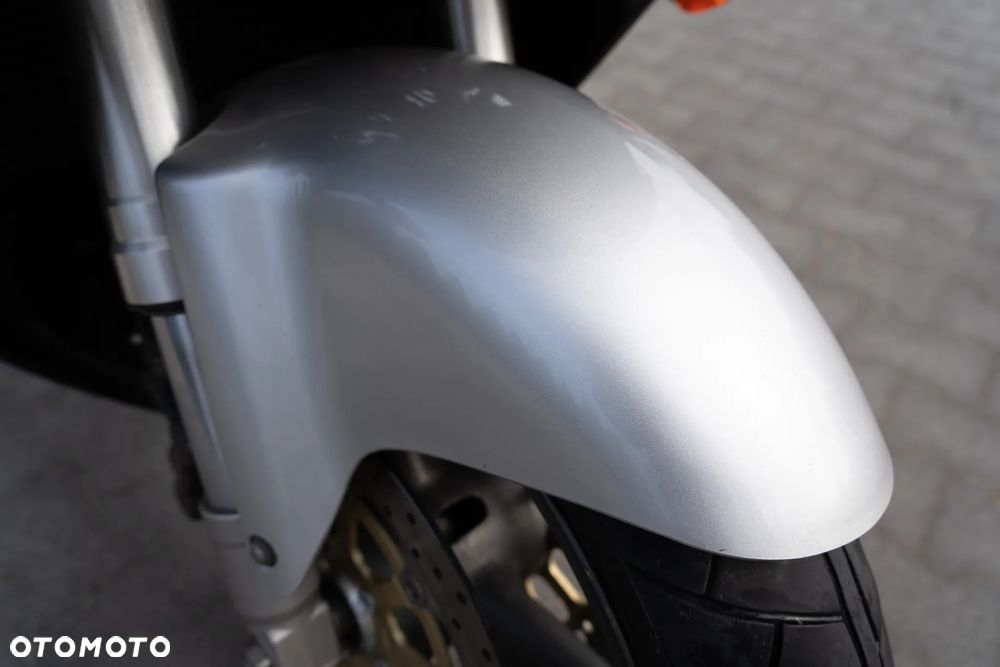 Suzuki GSX-R - 24