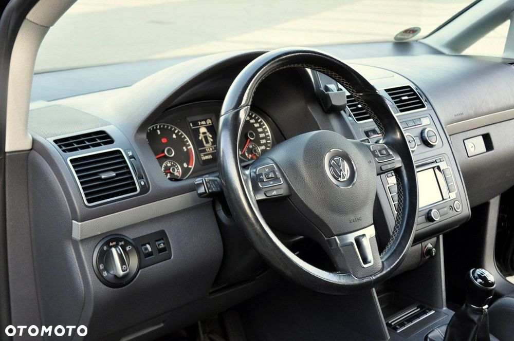 Volkswagen Touran - 24