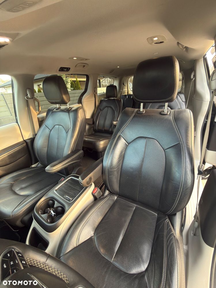 Chrysler Pacifica - 8