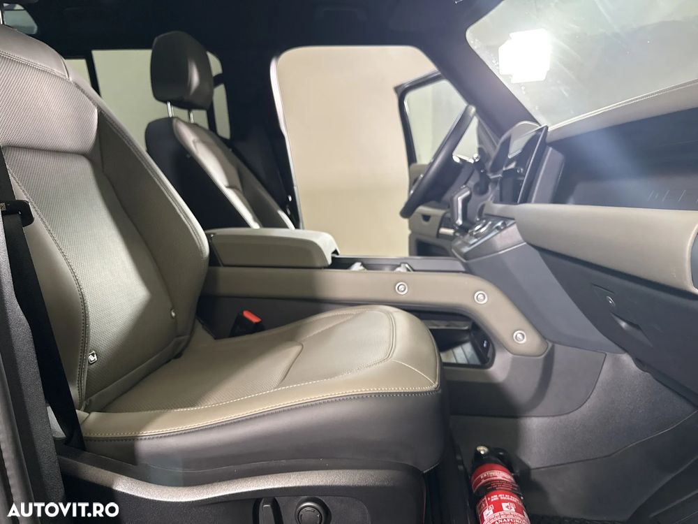 Land Rover Defender - 12
