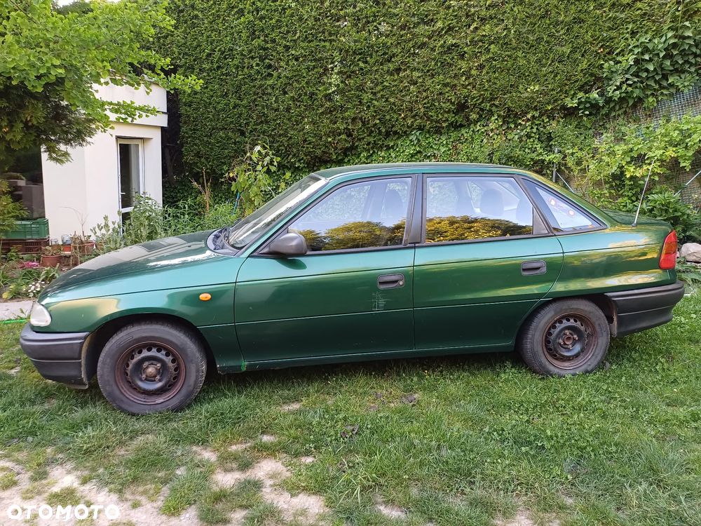 Opel Astra 1.4 GL - 5