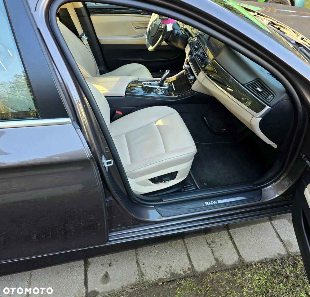 BMW Seria 5 528i Luxury Line - 10