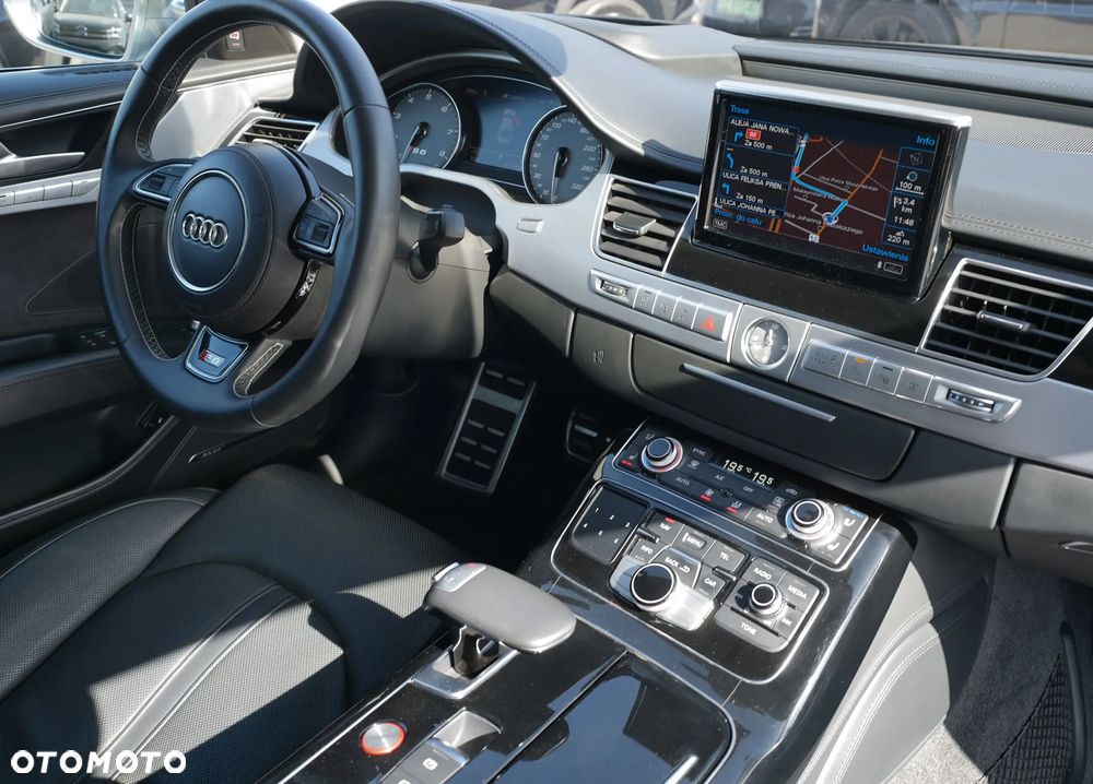 Audi S8 Plus - 22