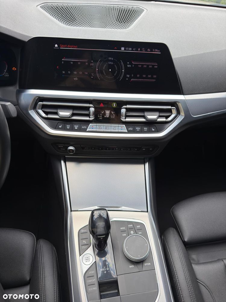 BMW Seria 3 330i xDrive Sport Line - 24