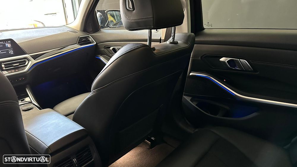 BMW 318 d Aut. Sport Line - 42