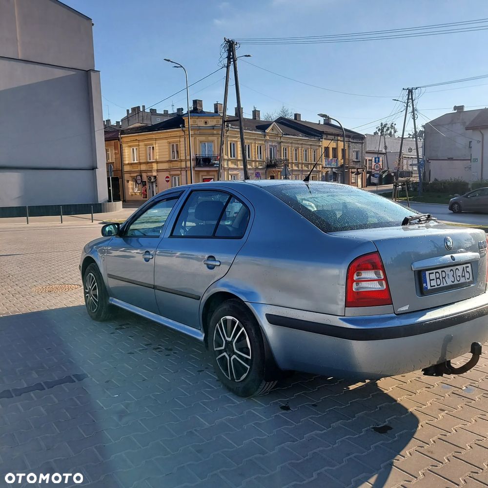 Skoda Octavia 1.6 Ambiente - 20