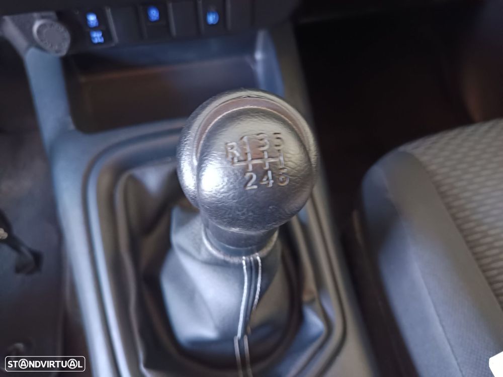 Toyota Hilux 2.4 D-4D 4WD CD CM - 25