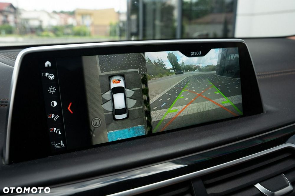 BMW Seria 7 M760Li xDrive - 38