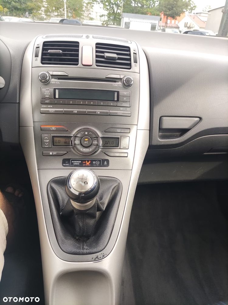 Toyota Auris 1.6 VVT-i Executive - 19