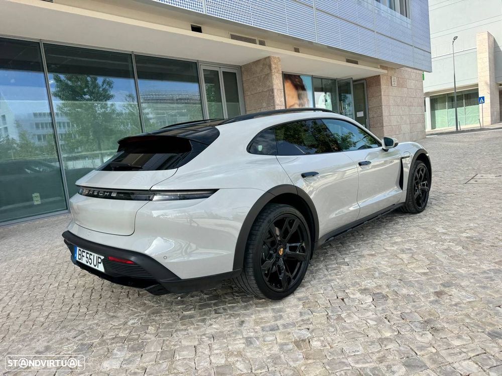 Porsche Taycan Cross Turismo 4 - 3