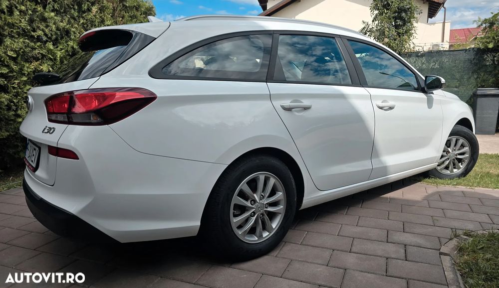 Hyundai i30 blue Kombi 1.6 CRDi Style - 4