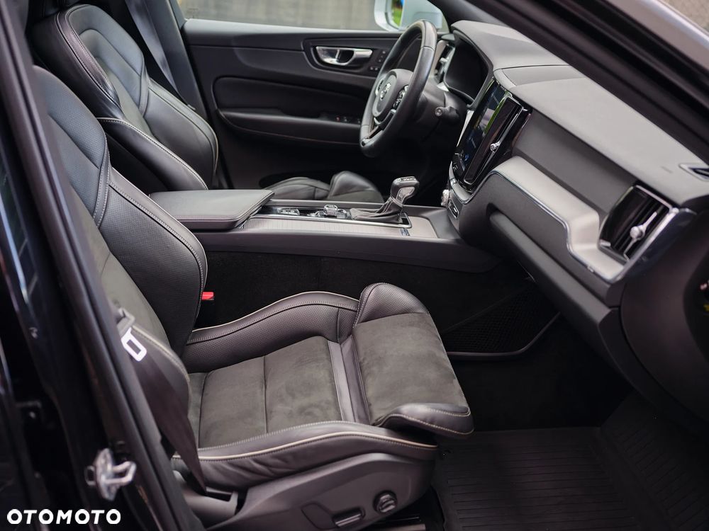 Volvo XC 60 D4 AWD R-Design - 26