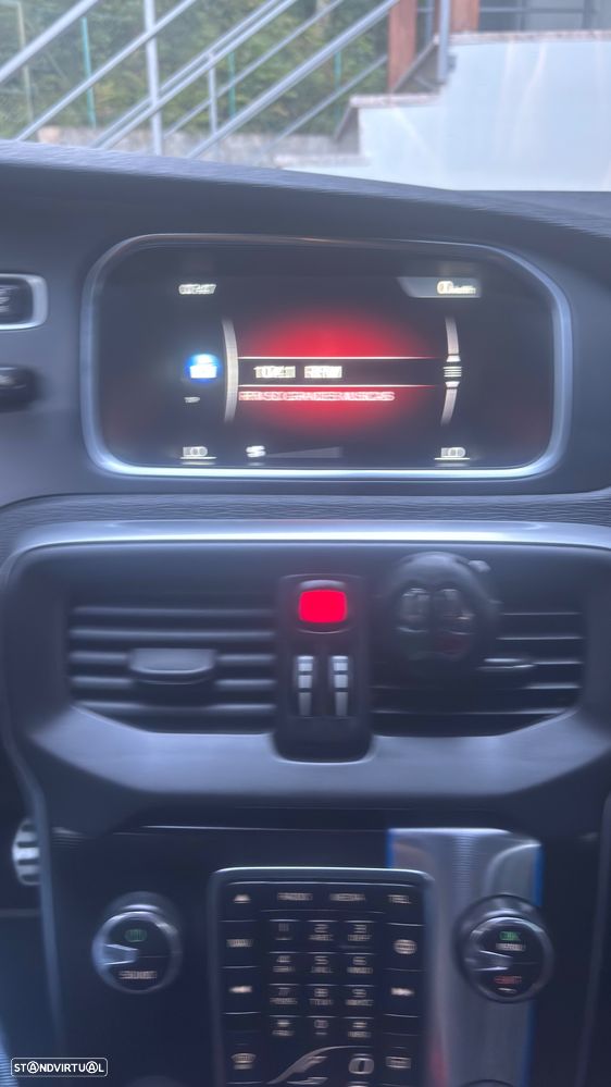 Volvo V40 D2 R Design - 8