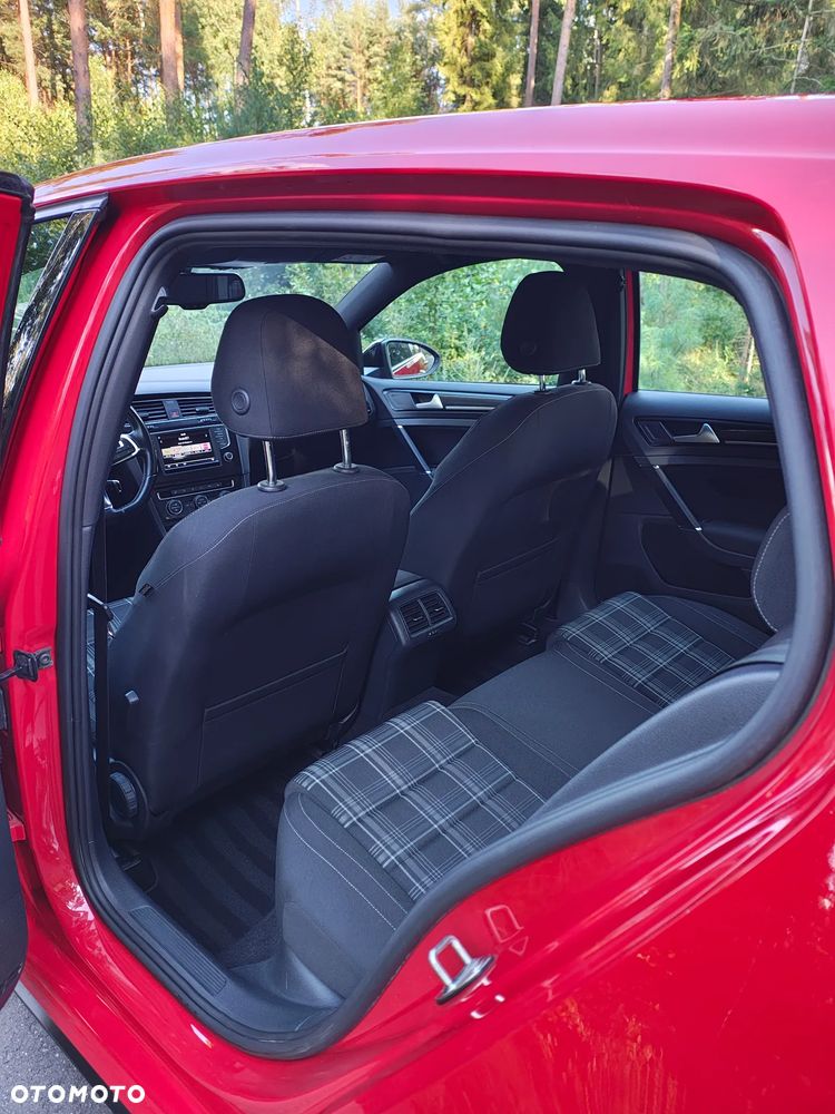 Volkswagen Golf - 31