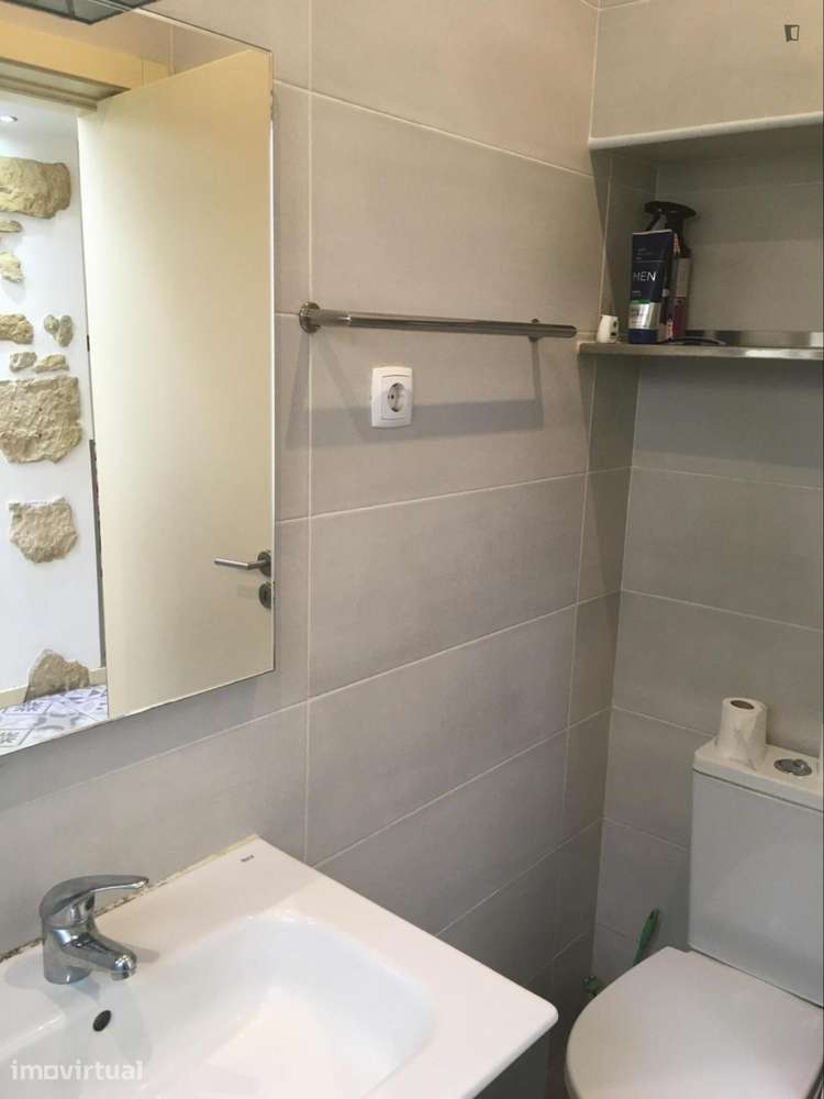 Quarto - localizado em Penha de França Lisbon - Grande imagem: 3/21
