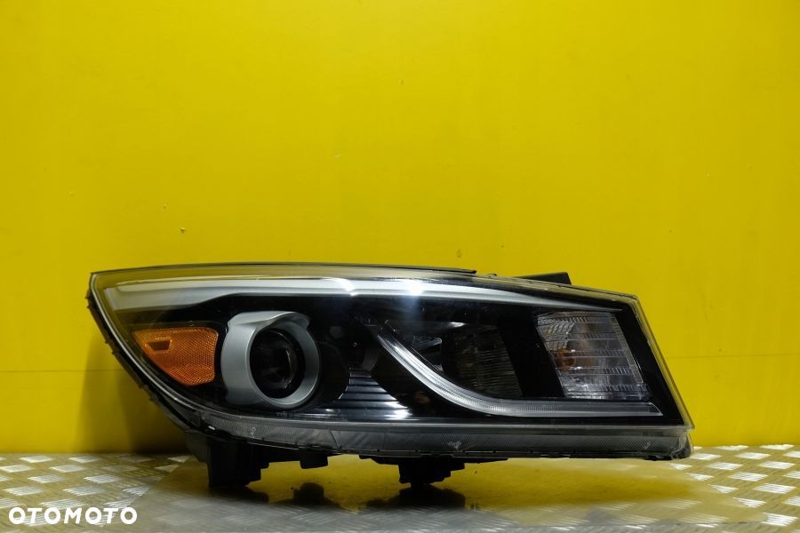 KIA CARNIVAL SEDONA 2015- REFLEKTOR LAMPA ZWYKŁA SOCZEWKOWA Z LED R USA - 1