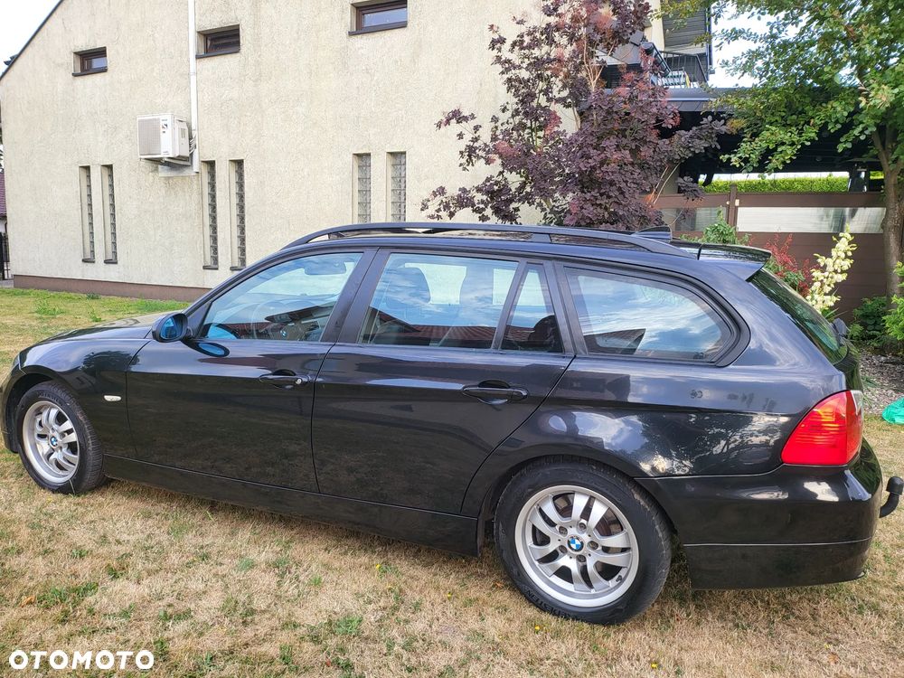 BMW Seria 3 318i Touring - 22