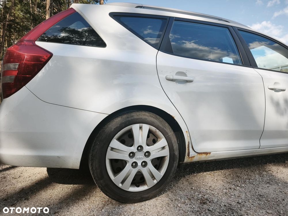 Kia Ceed - 10