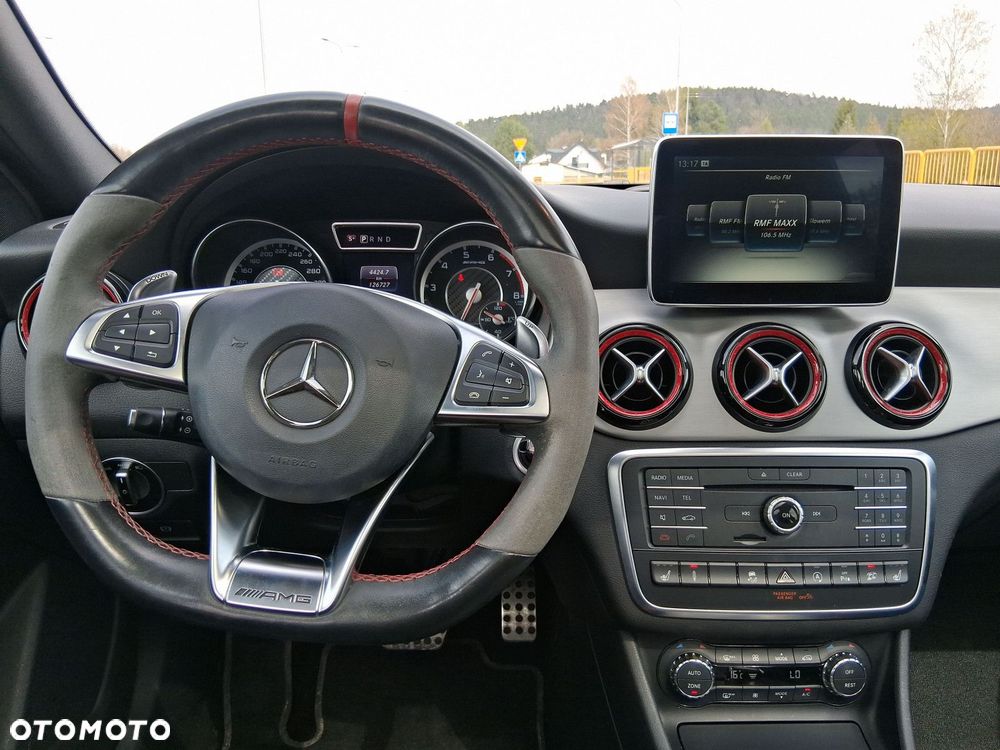 Mercedes-Benz GLA - 13