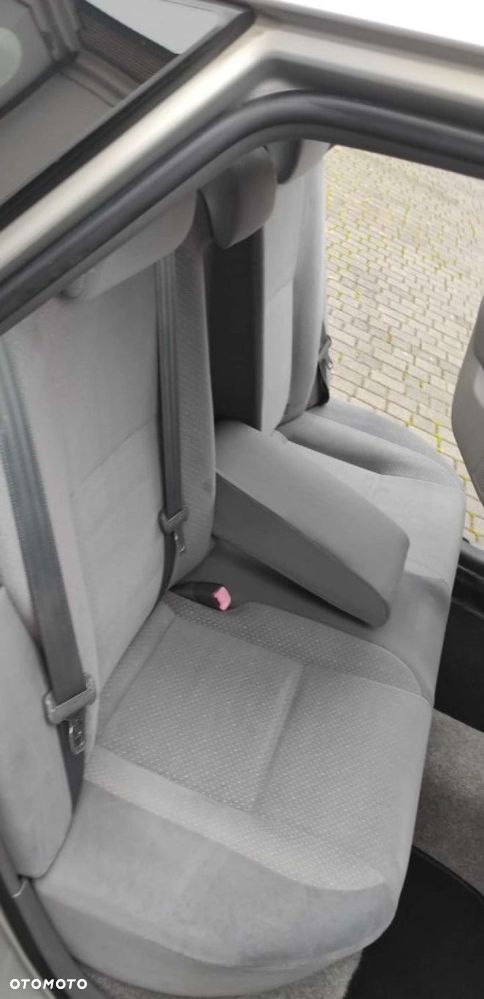 Toyota Prius (Hybrid) Sol - 21