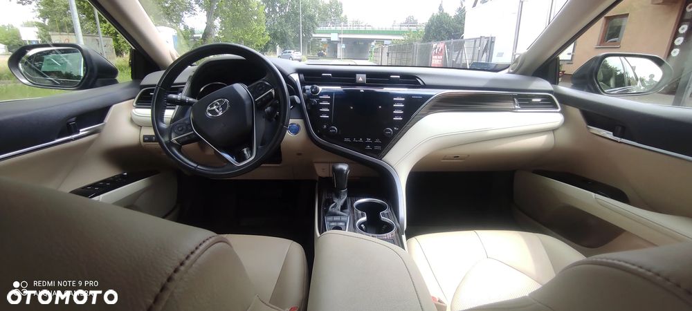 Toyota Camry 2.5 Hybrid Executive CVT - 28