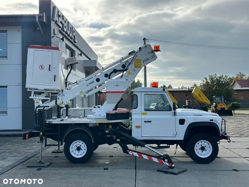 Land Rover Defender - 6