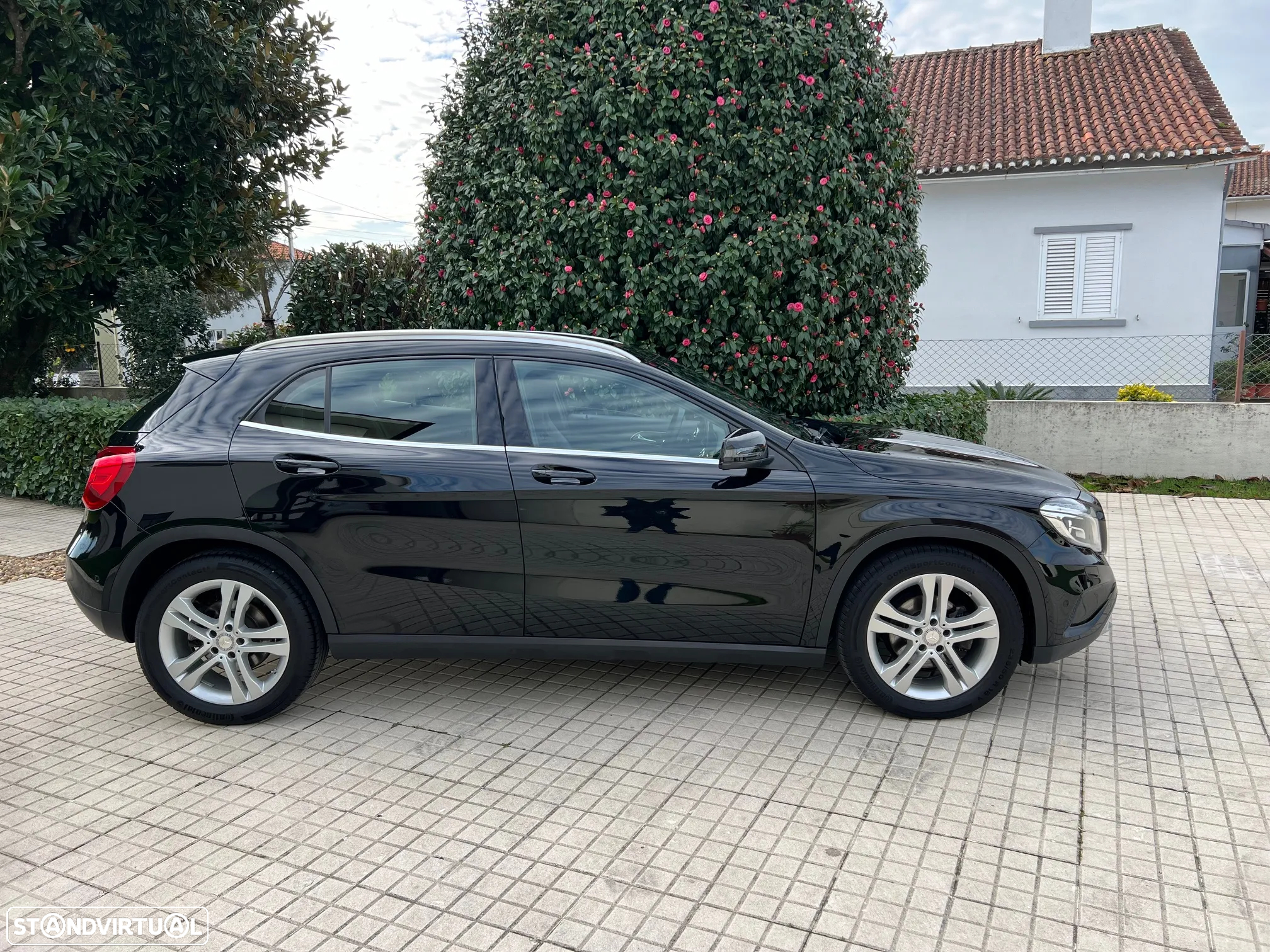 Mercedes-Benz GLA 220 d 7G-DCT Urban - 4