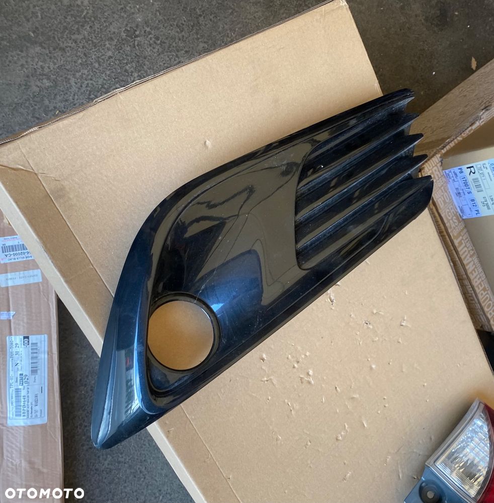TOYOTA AURIS 2 II E180 E18 ORYGINALNA !  PRAWA KRATKA ZAŚLEPKA RAMKA OSŁONA OBUDOWA HALOGENU NA HALOGEN kratka zderzaka przedniego w zderzak przedni prawy przód 81481-02580 81481-02600 52030-02210 - 4
