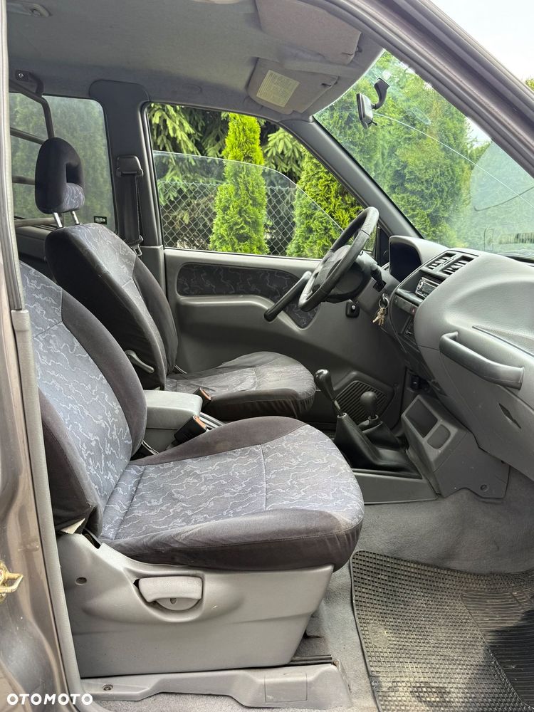 Nissan Terrano 2.7 TDi Sport - 8