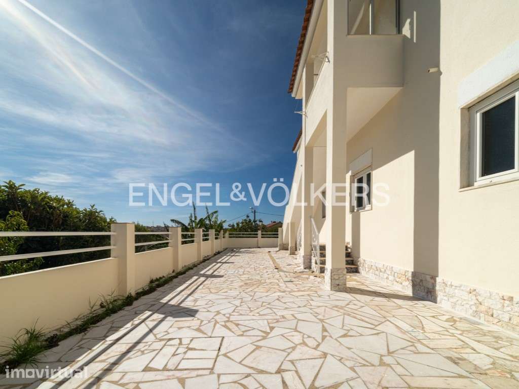 Moradia T5+1 em Porto Salvo: Espaço, Versatilidade e Exclusividade - Grande imagem: 4/48