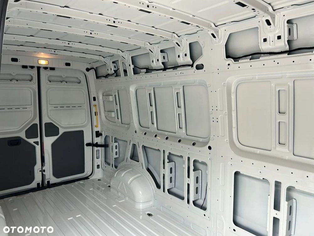 Volkswagen Crafter Furgon 4490 - 10