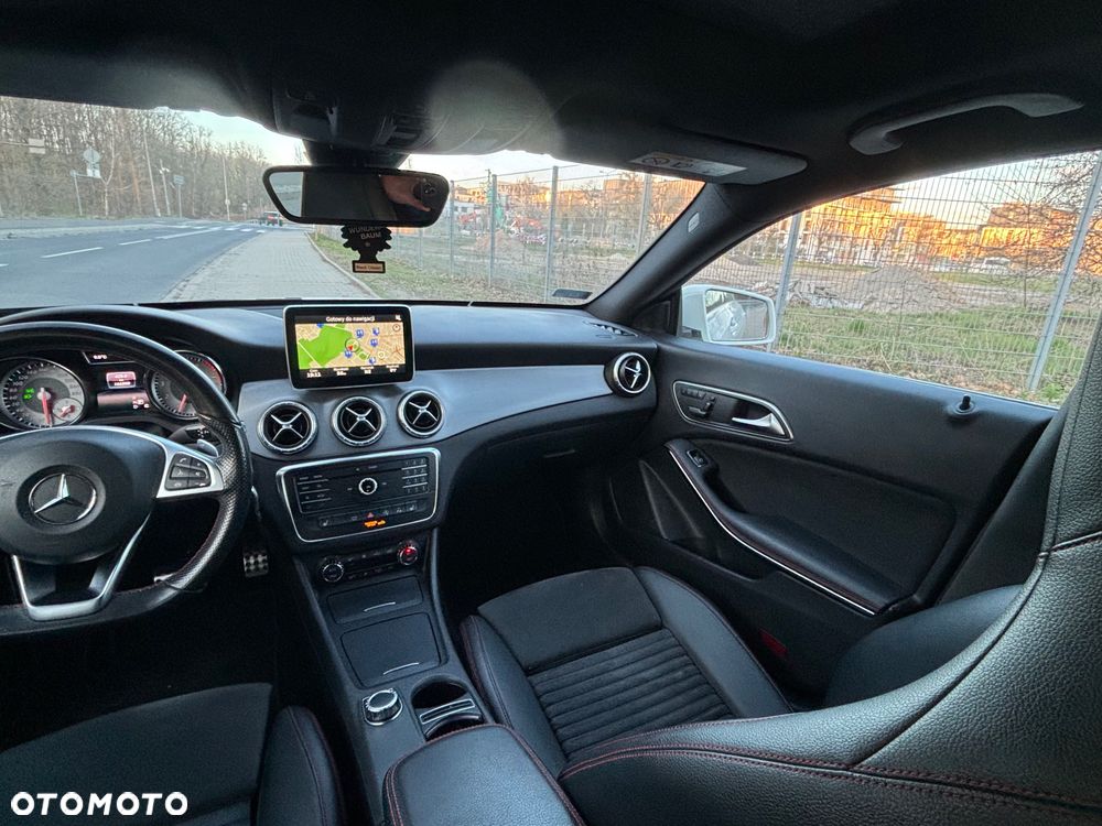 Mercedes-Benz CLA 250 4-Matic AMG Line - 24