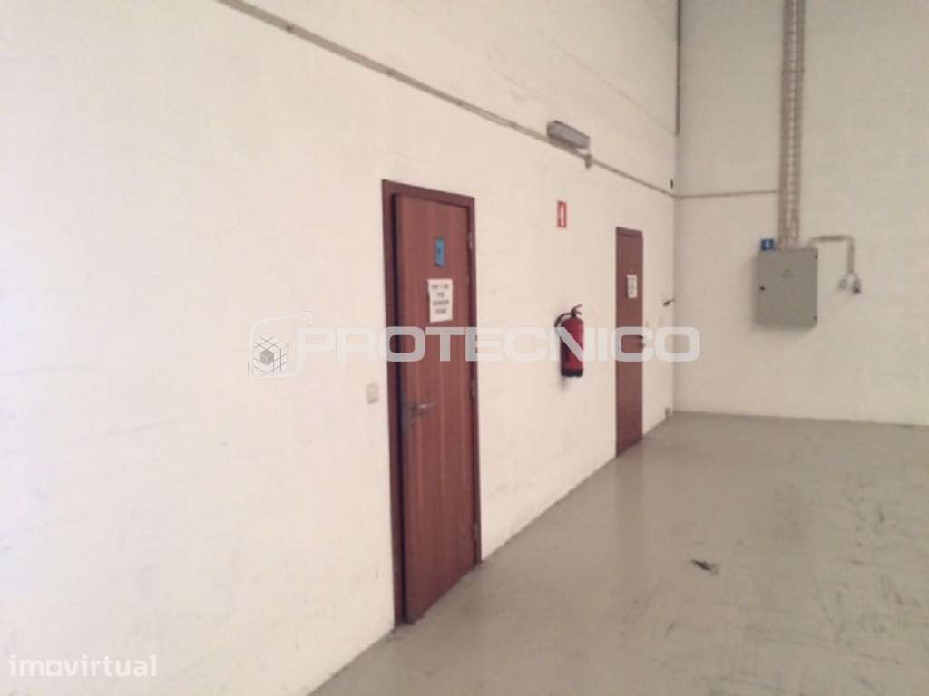Armazém c/ 1.219m2 – Z. I. de Barrô - Grande imagem: 3/8