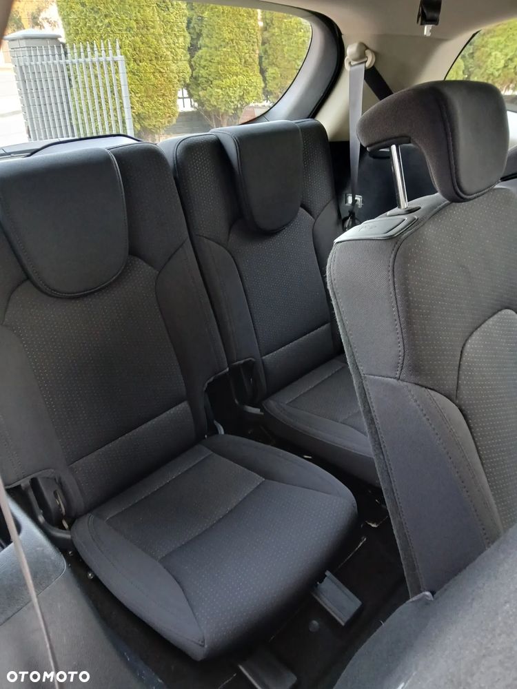 Kia Carens 1.6 GDI Dream Team Edition - 16