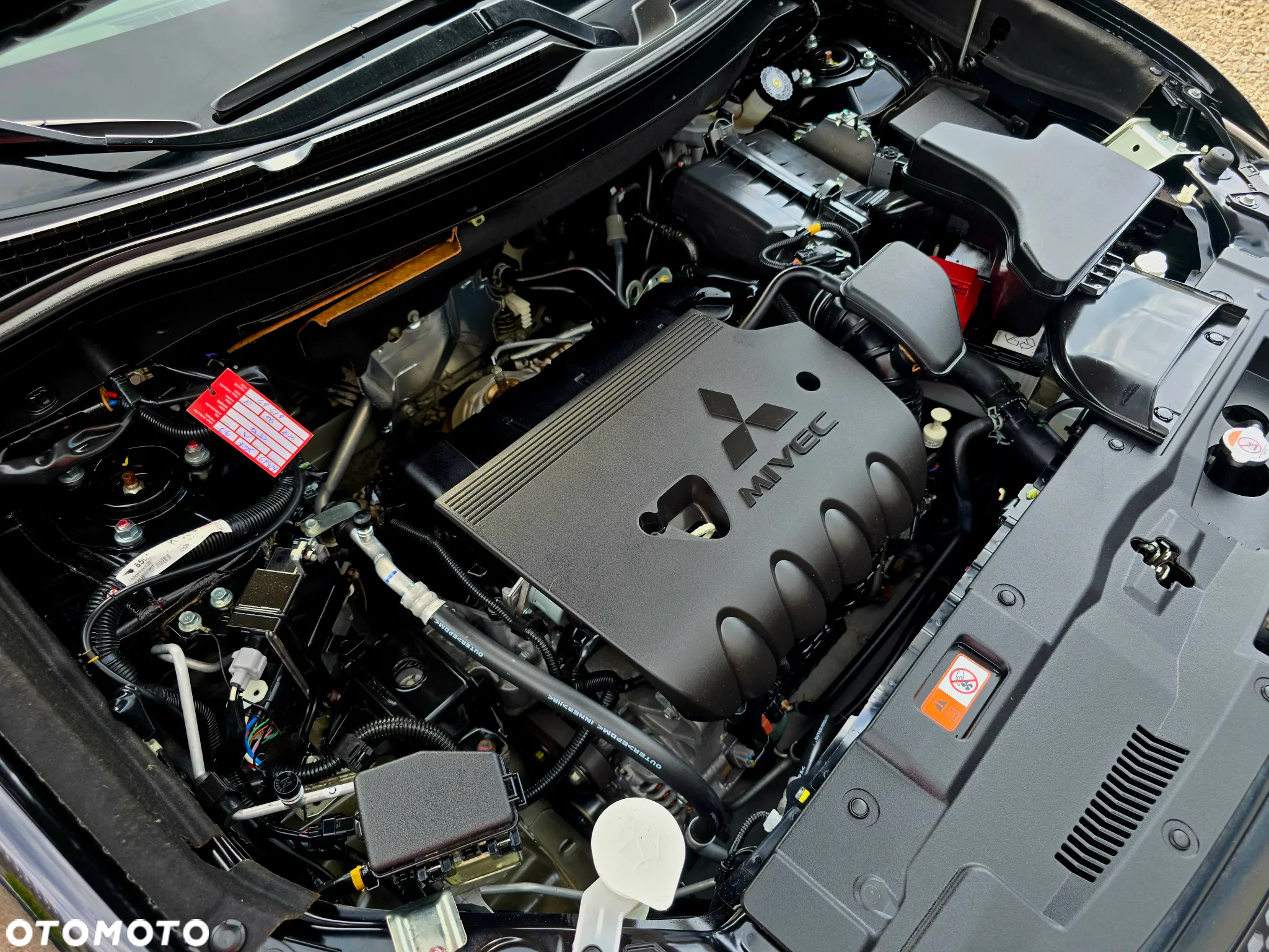 Mitsubishi Outlander 2.0 Instyle + 4WD CVT - 26