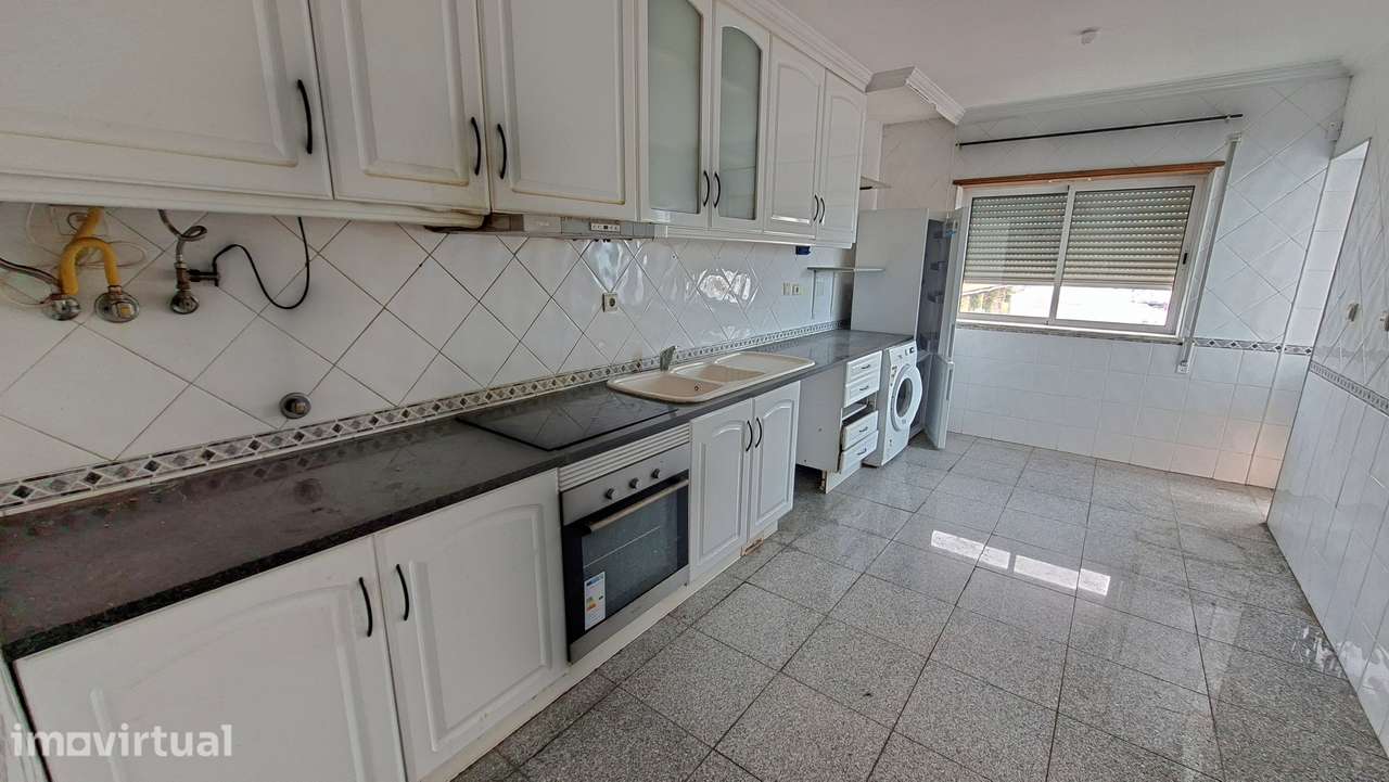 Apartamento T3 com 148m² arrecadação e lugar de garagem no Montijo - Grande imagem: 5/17