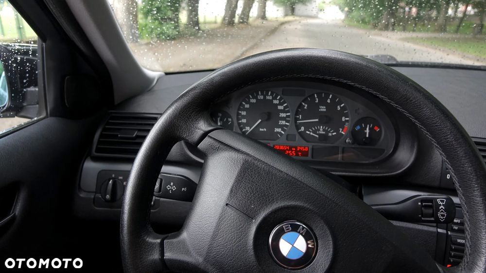 BMW Seria 3 320i - 15